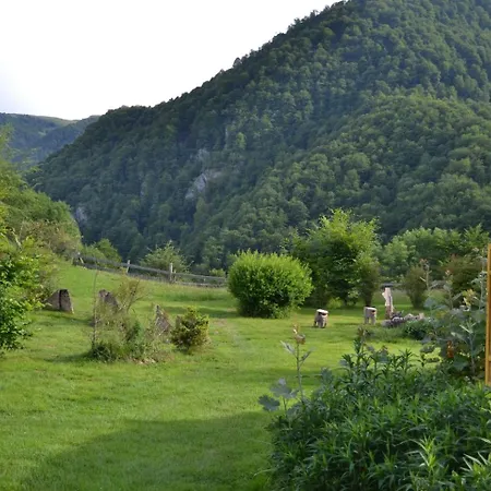 Le Portillon Des Fees Bed & Breakfast