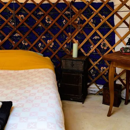 Le Portillon Des Fees Bed & Breakfast